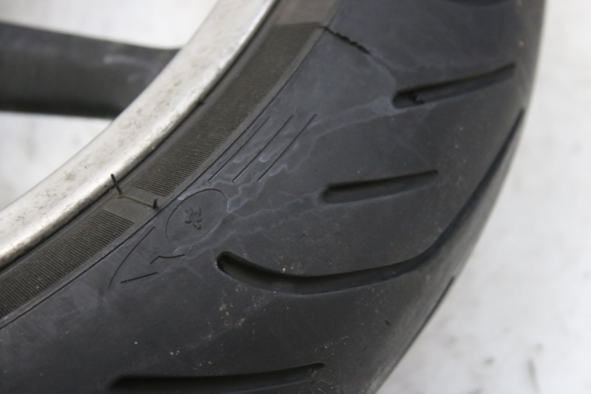 photo de CERCHIO ANTERIORE YAMAHA YZF R1 1000 (2007 - 2008) - Dettagli dei punti di fissaggio