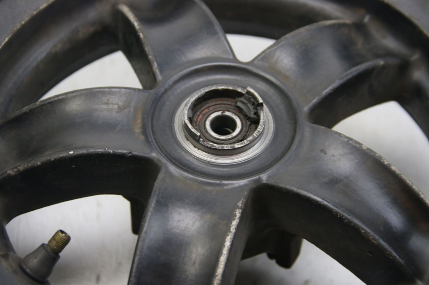 photo de CERCHIO ANTERIORE PIAGGIO ZIP 2T 50 (2009 - 2019) - Primo piano ad alta risoluzione