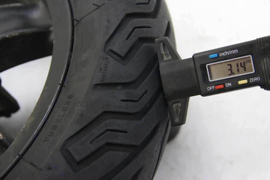 photo de CERCHIO ANTERIORE PIAGGIO ZIP 2T 50 (2009 - 2019) - Zoom sullo stato d'uso