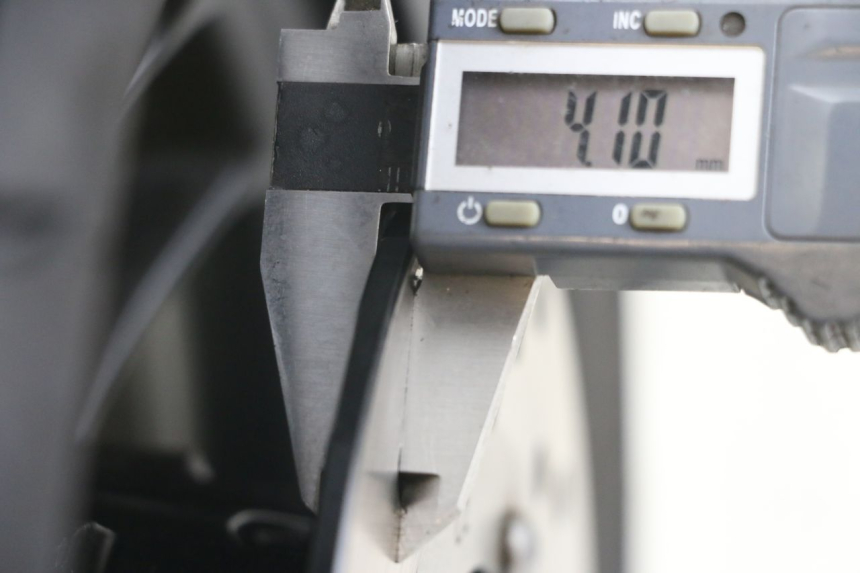 photo de CERCHIO ANTERIORE PIAGGIO ZIP 2T 50 (2009 - 2019) - Zoom sullo stato d'uso