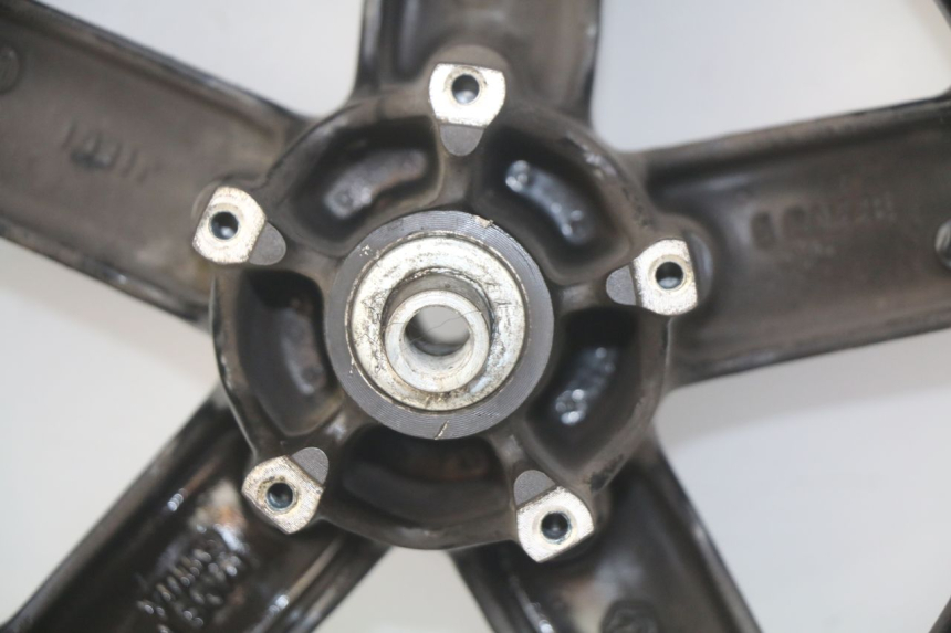 photo de CERCHIO ANTERIORE PIAGGIO ZIP 4T 50 (2018 - 2020) - Stato della superficie e materiale