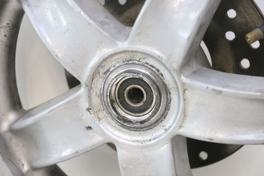 photo de CERCHIO ANTERIORE PIAGGIO ZIP 4T 50 (2006 - 2017) - Dettagli dei punti di fissaggio