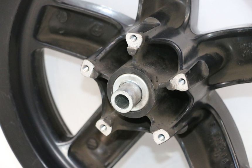 photo de CERCHIO ANTERIORE PIAGGIO ZIP IGET 4T 50 (2021 - 2023) - Primo piano tecnico