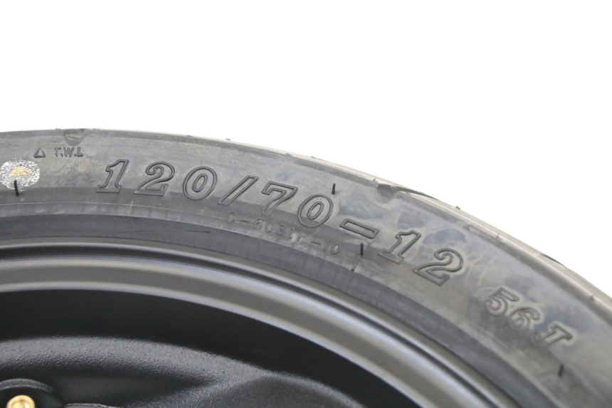 photo de CERCHIO ANTERIORE E PNEUMATICO KYMCO AGILITY 4T 50 (2005 - 2018) - Caratteristiche distintive