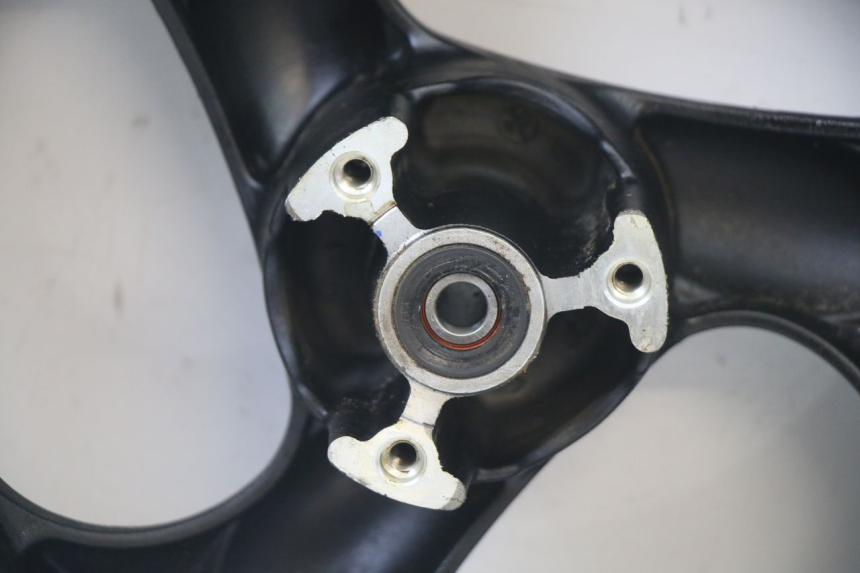 photo de CERCHIO ANTERIORE E PNEUMATICO KYMCO AGILITY 4T 50 (2005 - 2018) - Marcature e riferimenti originali