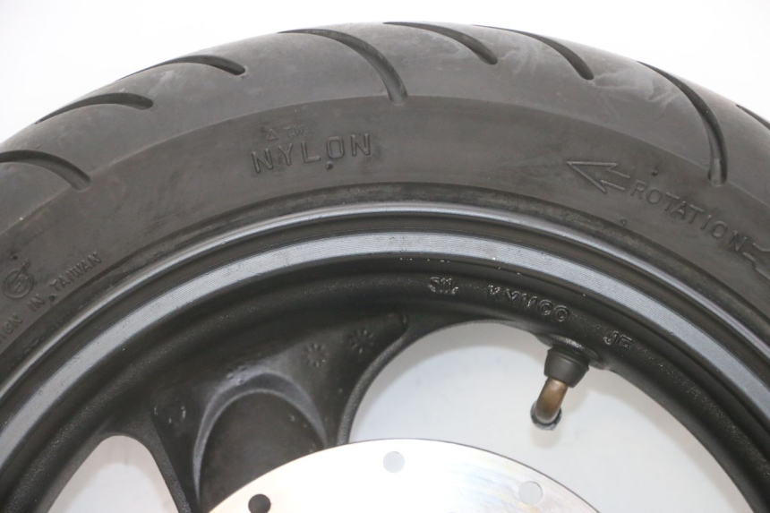 photo de CERCHIO ANTERIORE E PNEUMATICO KYMCO AGILITY 4T 50 (2005 - 2018) - Primo piano ad alta risoluzione