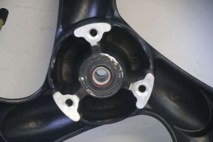 photo de CERCHIO ANTERIORE E PNEUMATICO KYMCO AGILITY 4T 50 (2018 - 2022) - Ricambio usato controllato