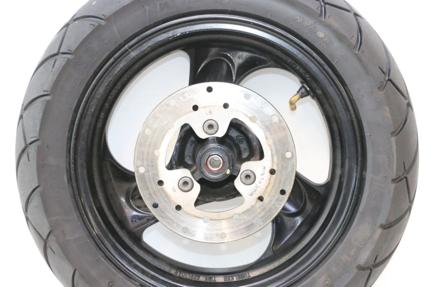 photo de CERCHIO ANTERIORE E PNEUMATICO KYMCO AGILITY 4T 50 (2018 - 2022) - Zoom sui componenti