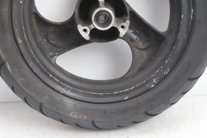 photo de CERCHIO ANTERIORE E PNEUMATICO KYMCO AGILITY 4T 50 (2005 - 2018) - Altra vista dell'articolo