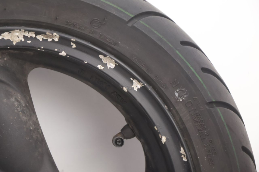 photo de CERCHIO ANTERIORE E PNEUMATICO KYMCO AGILITY 4T 50 (2005 - 2018) - Primo piano tecnico