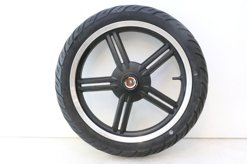 photo de CERCHIO ANTERIORE E PNEUMATICO KYMCO AGILITY CITY 16P 125 (2015 - 2024) - Vista principale