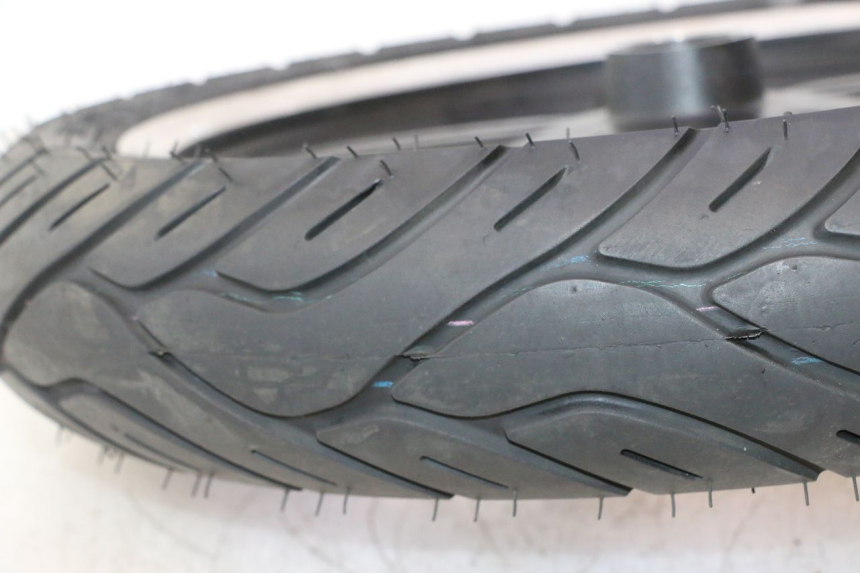 photo de CERCHIO ANTERIORE E PNEUMATICO KYMCO AGILITY CITY 16P 125 (2015 - 2024) - Zoom qualità usato