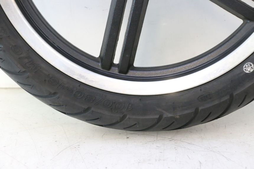 photo de CERCHIO ANTERIORE E PNEUMATICO KYMCO AGILITY CITY 16P 125 (2015 - 2024) - Altra angolazione