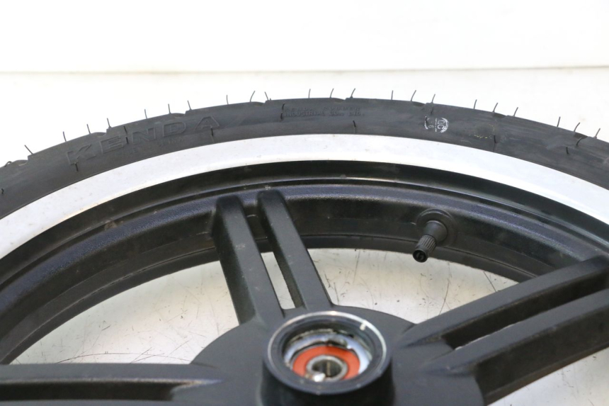 photo de CERCHIO ANTERIORE E PNEUMATICO KYMCO AGILITY CITY 16P 125 (2015 - 2024) - Ricambio usato controllato