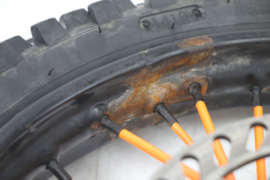 photo de CERCHIO ANTERIORE E PNEUMATICO APOLLO RFZ 125 - Altra angolazione