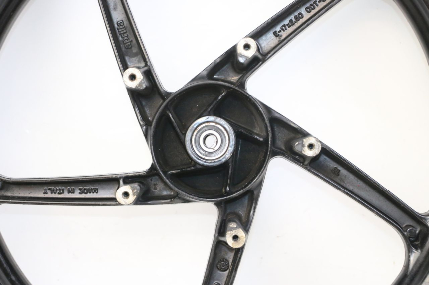 photo de CERCHIO ANTERIORE E PNEUMATICO APRILIA RS 50 (1999 - 2005) - Focus sulla struttura