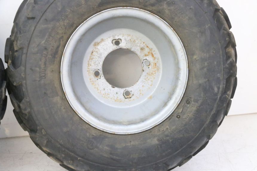 photo de CERCHIO ANTERIORE E PNEUMATICO KEROX BAZOOKA 110 - Dettagli dei punti di fissaggio