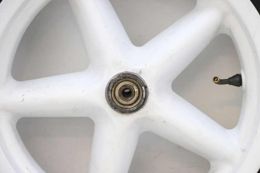 photo de CERCHIO ANTERIORE E PNEUMATICO MBK BOOSTER SPIRIT NAKED 50 (2004 - 2017) - Focus sulla struttura