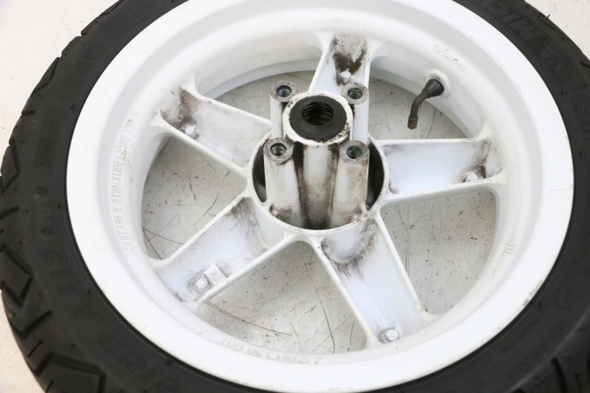 photo de CERCHIO ANTERIORE E PNEUMATICO MBK BOOSTER SPIRIT NAKED 50 (2004 - 2017) - Dettagli dei punti di fissaggio