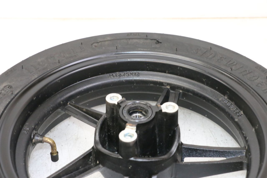 photo de CERCHIO ANTERIORE E PNEUMATICO TNT MOTOR BOSTON 4T 50 (2018 - 2025) - Primo piano tecnico