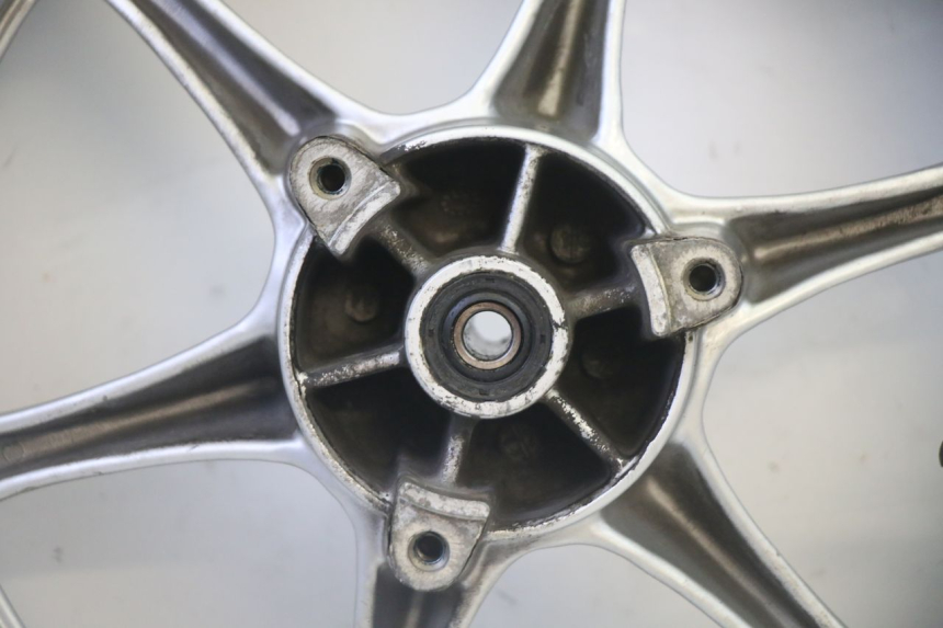 photo de CERCHIO ANTERIORE E PNEUMATICO SUZUKI BURGMAN 125 (2007 - 2014) - Altra vista dell'articolo