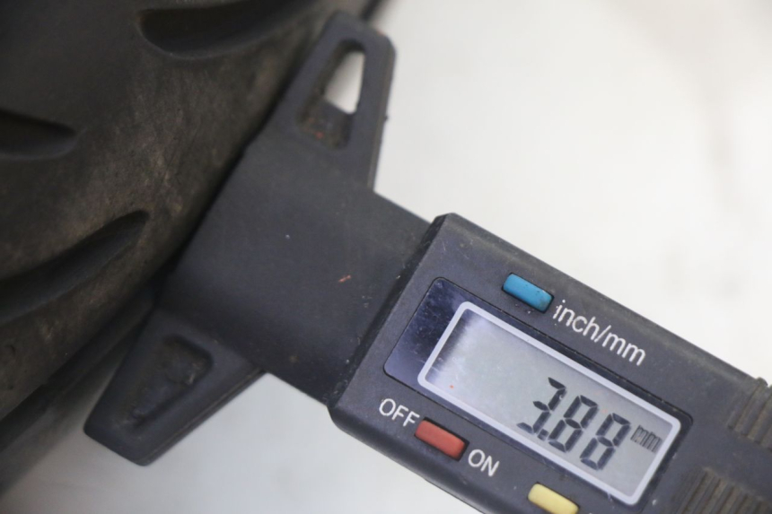 photo de CERCHIO ANTERIORE E PNEUMATICO SUZUKI BURGMAN 125 (2007 - 2014) - Focus sulla struttura