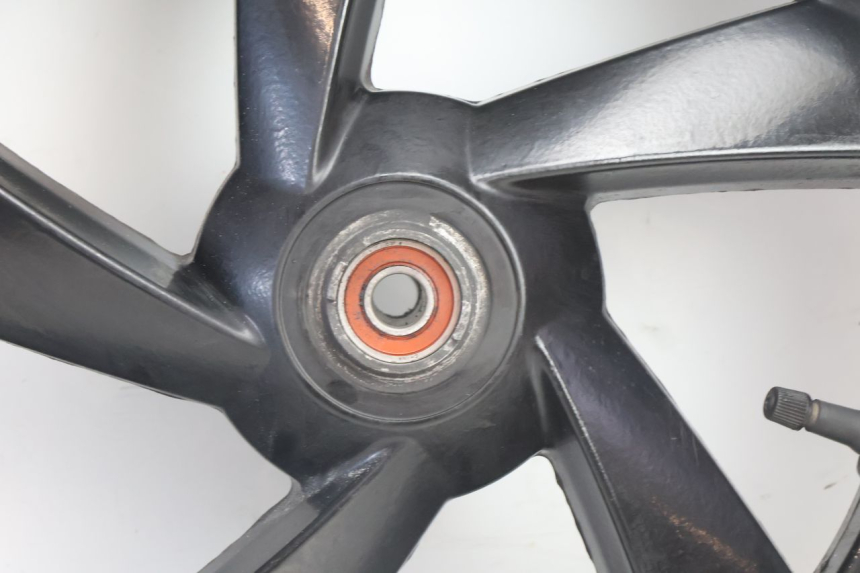 photo de CERCHIO ANTERIORE E PNEUMATICO PEUGEOT CITYSTAR 2T 50 (2018 - 2021) - Altra angolazione