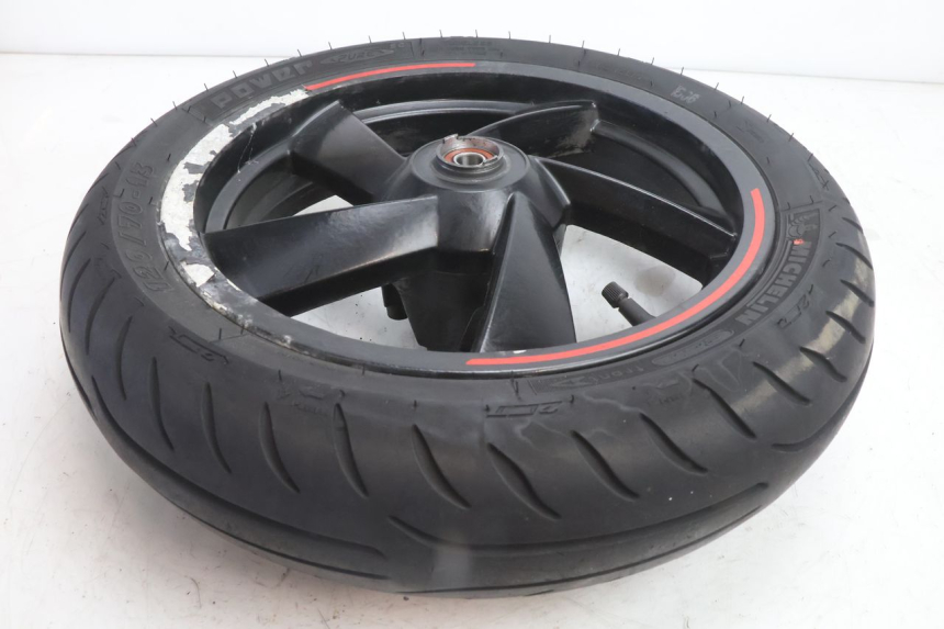 photo de CERCHIO ANTERIORE E PNEUMATICO PEUGEOT CITYSTAR 2T 50 (2018 - 2021) - Stato della superficie e materiale