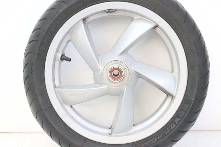 photo de CERCHIO ANTERIORE E PNEUMATICO PEUGEOT CITYSTAR 50 (2013 - 2017) - Primo piano tecnico