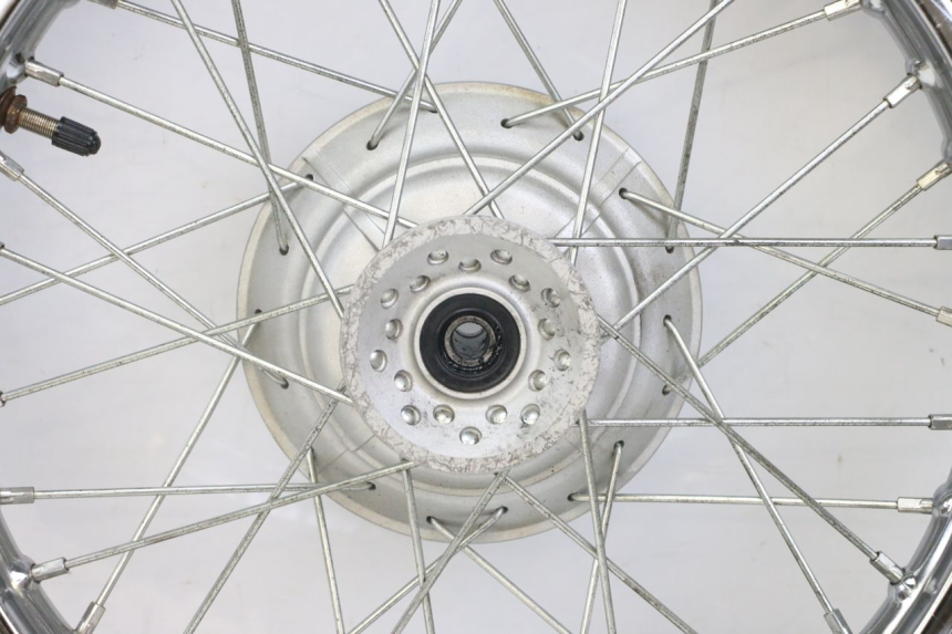 photo de CERCHIO ANTERIORE E PNEUMATICO HONDA CRF-F CRF F 110 (2019 - 2022) - Primo piano ad alta risoluzione