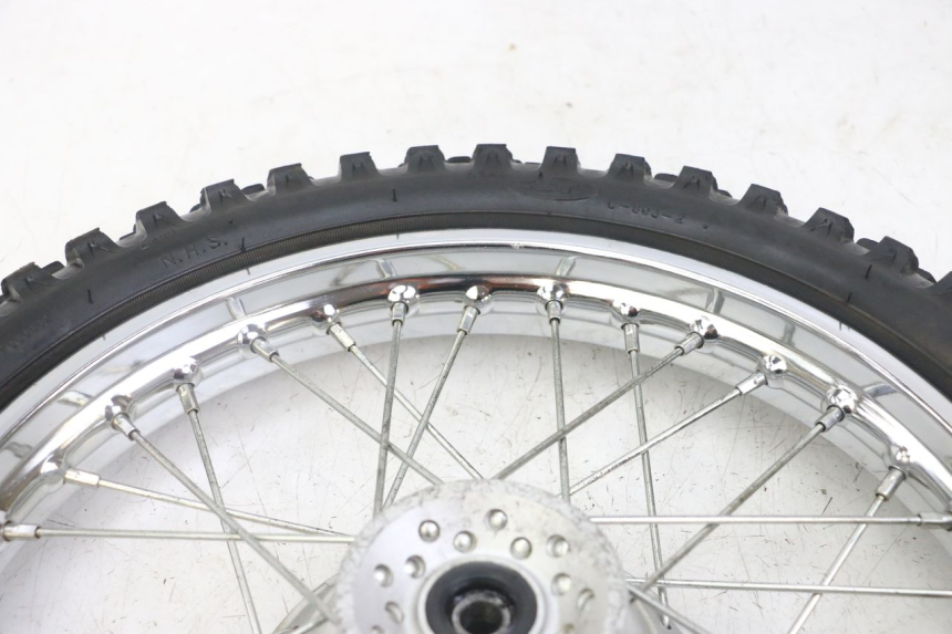 photo de CERCHIO ANTERIORE E PNEUMATICO HONDA CRF-F CRF F 110 (2019 - 2022) - Primo piano tecnico