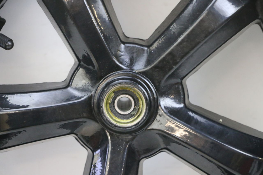 photo de CERCHIO ANTERIORE E PNEUMATICO SYM CROX 4T 50 (2016 - 2023) - Marcature e riferimenti originali