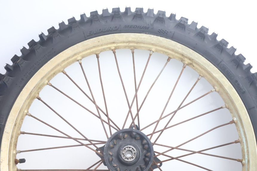 photo de CERCHIO ANTERIORE E PNEUMATICO SUZUKI DR S 600 (1985 - 1989) - Dettaglio del componente