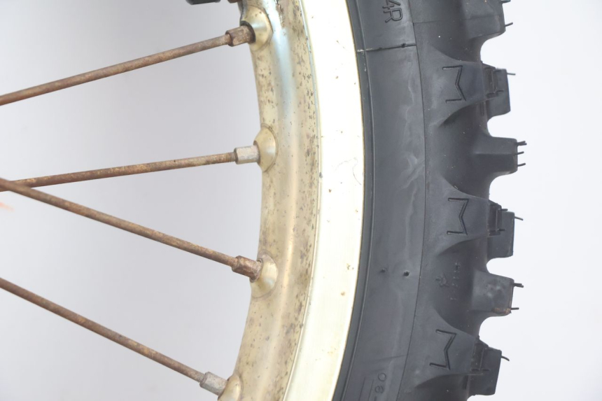 photo de CERCHIO ANTERIORE E PNEUMATICO SUZUKI DR S 600 (1985 - 1989) - Ispezione visiva dettagliata