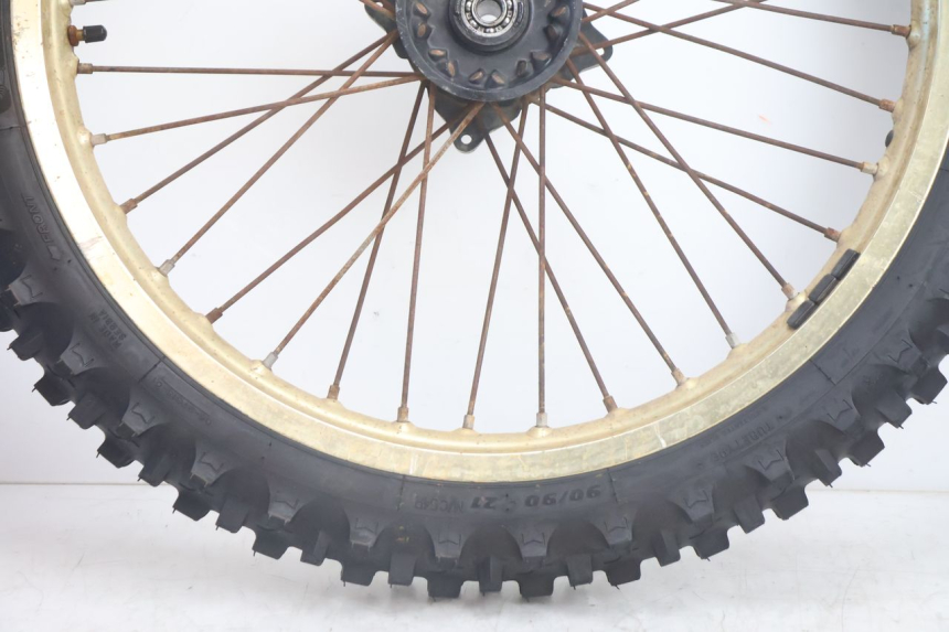 photo de CERCHIO ANTERIORE E PNEUMATICO SUZUKI DR S 600 (1985 - 1989) - Zoom sullo stato d'uso