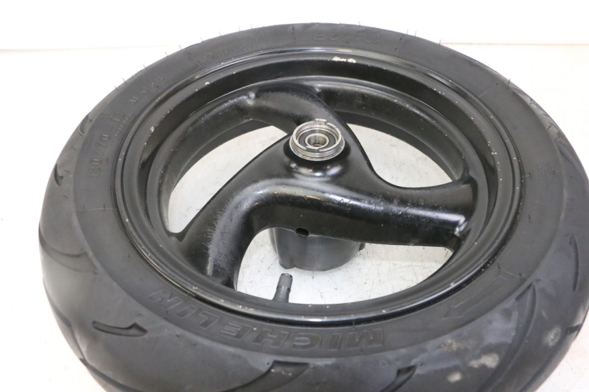 photo de CERCHIO ANTERIORE E PNEUMATICO PEUGEOT ELYSTAR 50 (2002 - 2014) - Primo piano tecnico