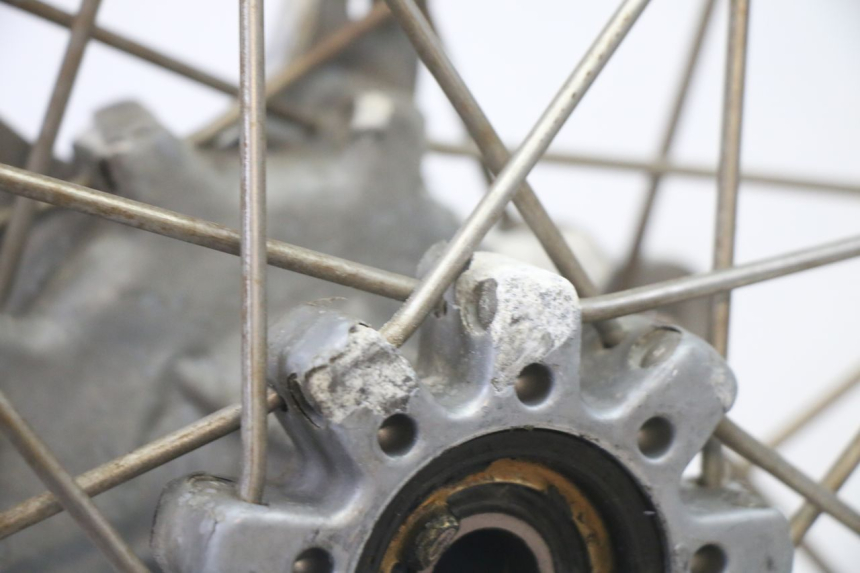 photo de CERCHIO ANTERIORE E PNEUMATICO APRILIA ETX 125 (1998 - 2002) - Vista d'insieme del prodotto