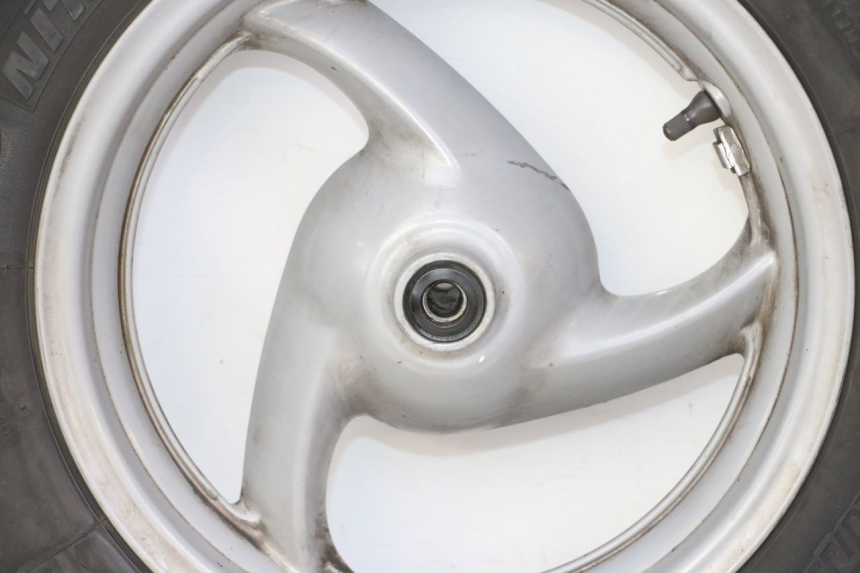 photo de CERCHIO ANTERIORE E PNEUMATICO HONDA FES S-WING SWING ABS 125 (2007 - 2015) - Caratteristiche distintive