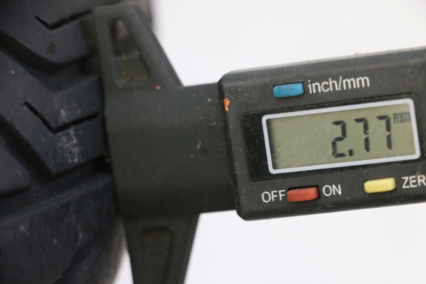 photo de CERCHIO ANTERIORE E PNEUMATICO HONDA FES S-WING SWING ABS 125 (2007 - 2015) - Zoom sullo stato d'uso