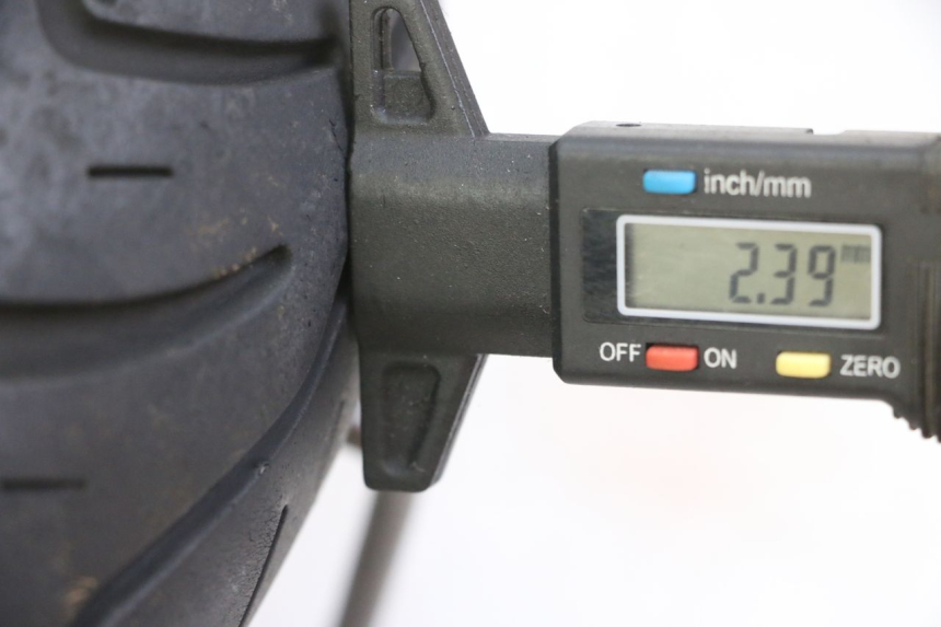 photo de CERCHIO ANTERIORE E PNEUMATICO SYM FIDDLE 3 III 50 (2014 - 2020) - Dettaglio del componente