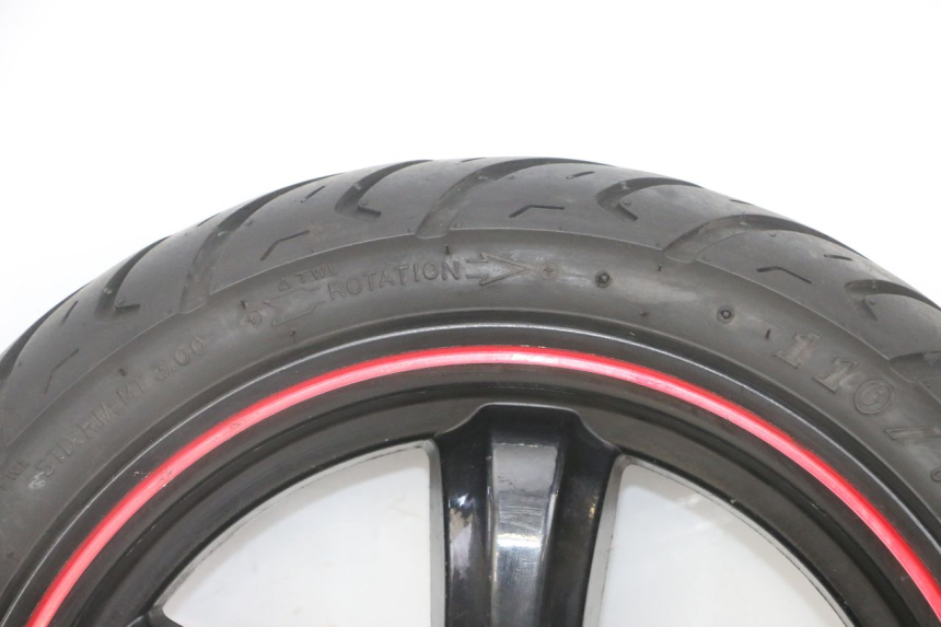 photo de CERCHIO ANTERIORE E PNEUMATICO SYM FIDDLE 3 III 50 (2014 - 2020) - Primo piano ad alta risoluzione