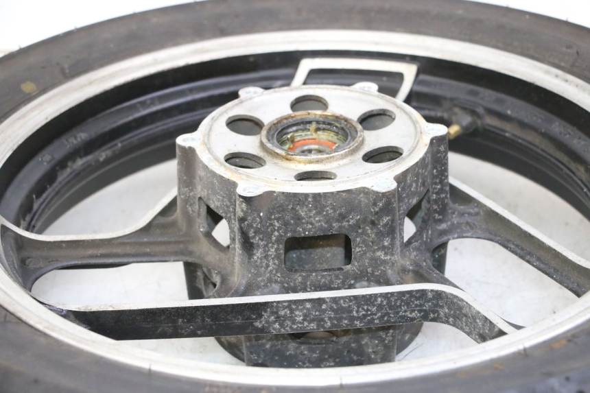 photo de CERCHIO ANTERIORE E PNEUMATICO YAMAHA FJ 36Y 1100 (1984 - 1985) - Stato della superficie e materiale