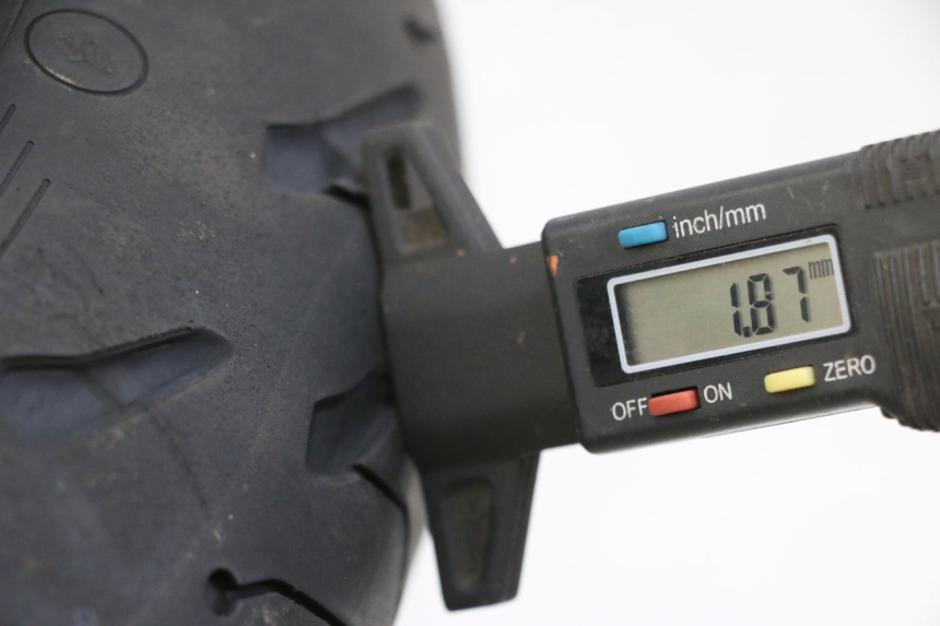 photo de CERCHIO ANTERIORE E PNEUMATICO YAMAHA FJR ABS 1300 (2006 - 2012) - Dettaglio del componente