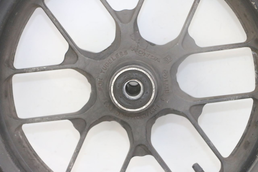 photo de CERCHIO ANTERIORE E PNEUMATICO HONDA FORZA ABS 300 (2013 - 2017) - Zoom sui componenti