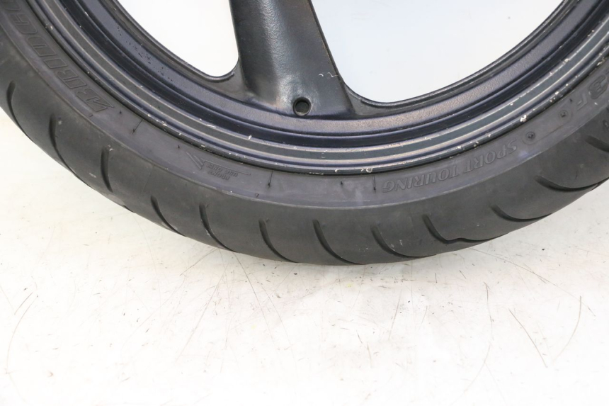 photo de CERCHIO ANTERIORE E PNEUMATICO YAMAHA FZS FAZER 600 (2001 - 2003) - Caratteristiche distintive