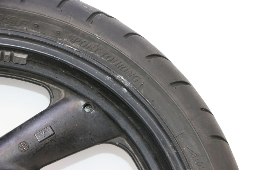 photo de CERCHIO ANTERIORE E PNEUMATICO YAMAHA FZS FAZER 600 (2001 - 2003) - Focus sulla struttura