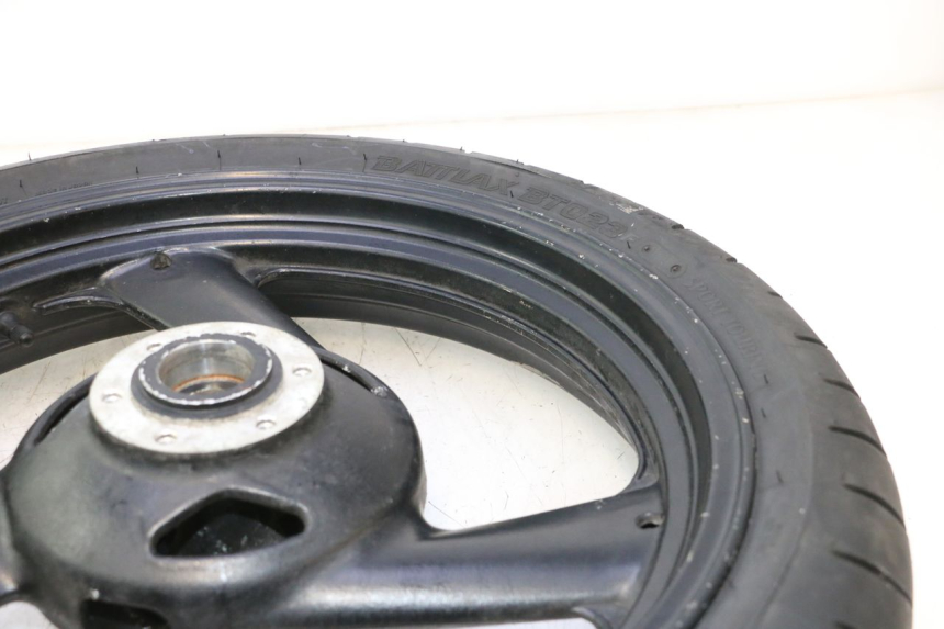 photo de CERCHIO ANTERIORE E PNEUMATICO YAMAHA FZS FAZER 600 (2001 - 2003) - Zoom sullo stato d'uso