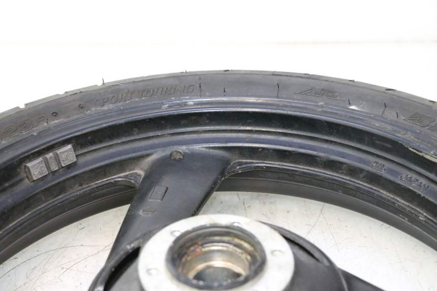photo de CERCHIO ANTERIORE E PNEUMATICO YAMAHA FZS FAZER 600 (2001 - 2003) - Ricambio usato controllato