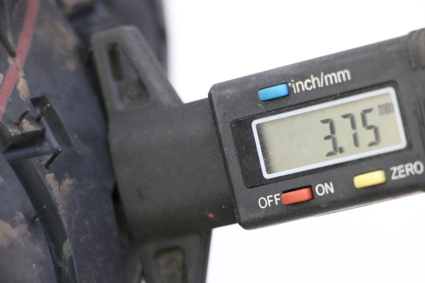 photo de CERCHIO ANTERIORE E PNEUMATICO KIDEN KD125-G 125 (2018 - 2022) - Zoom sullo stato d'uso