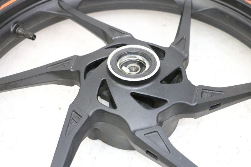 photo de CERCHIO ANTERIORE E PNEUMATICO KIDEN KD125-G 125 (2018 - 2022) - Primo piano tecnico